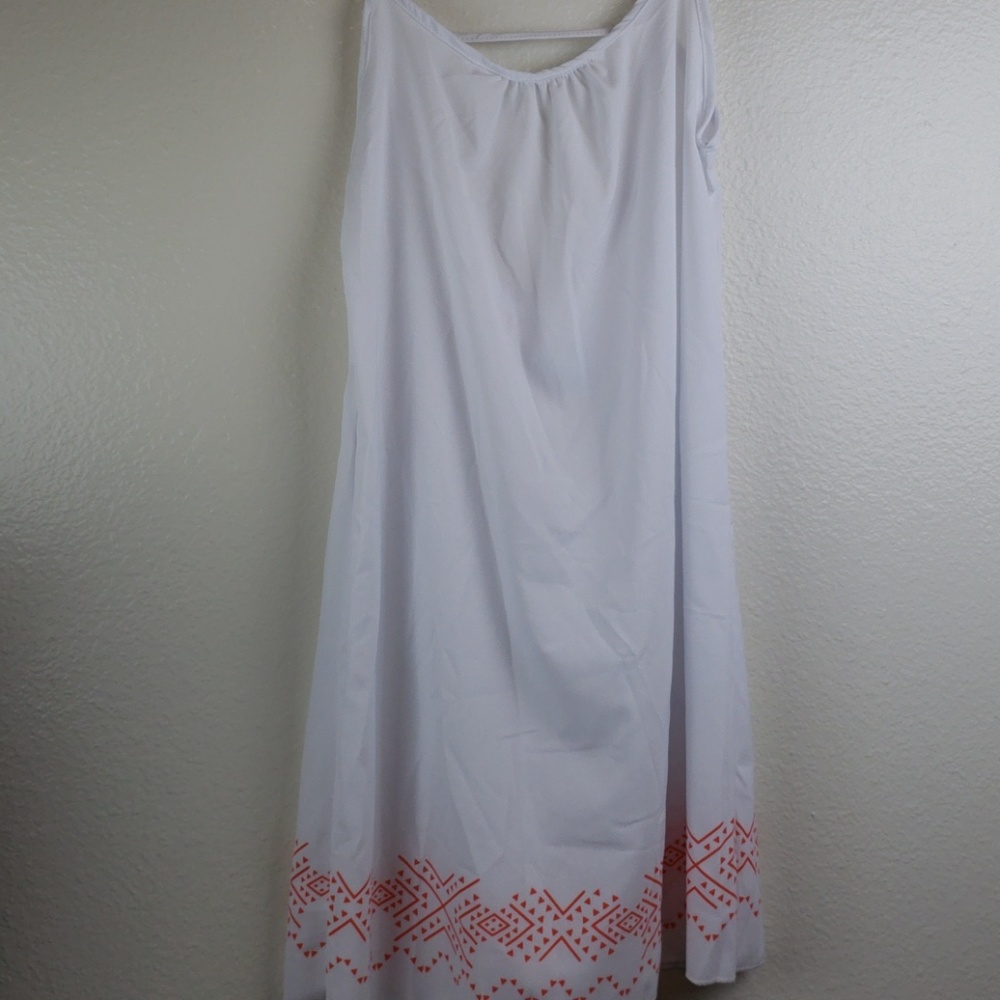 NEW White Dress Size Small Womens (FinFanRong)